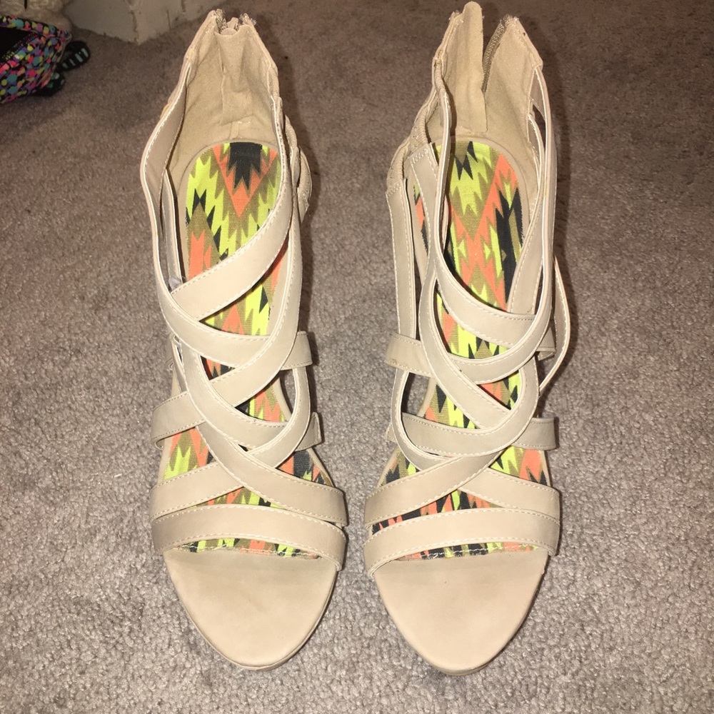 SUPER CUTE TAN WEDGES